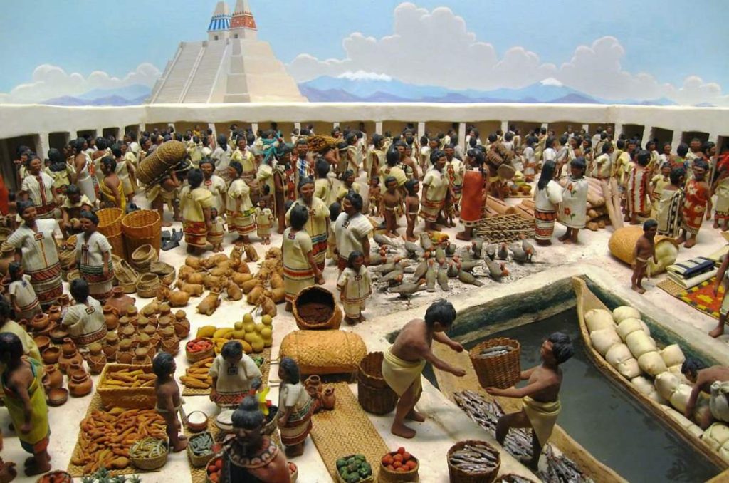 Los tianguis a menudo tienen puestos de alimentos tradicionales preparados al estilo antiguo, como pan de elote, tamales y atole.