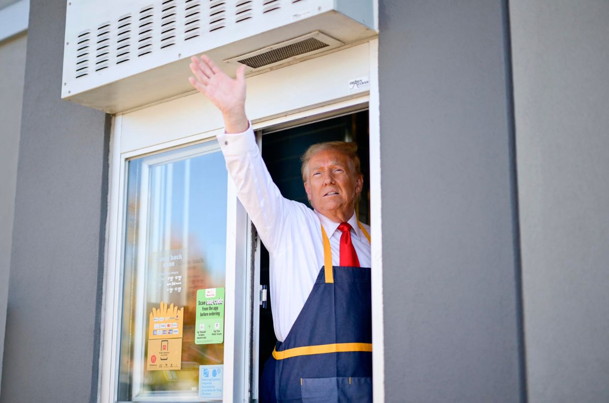 ¿Quién pidió una hamburguesa? Donald Trump ahora trabaja en McDonald’s