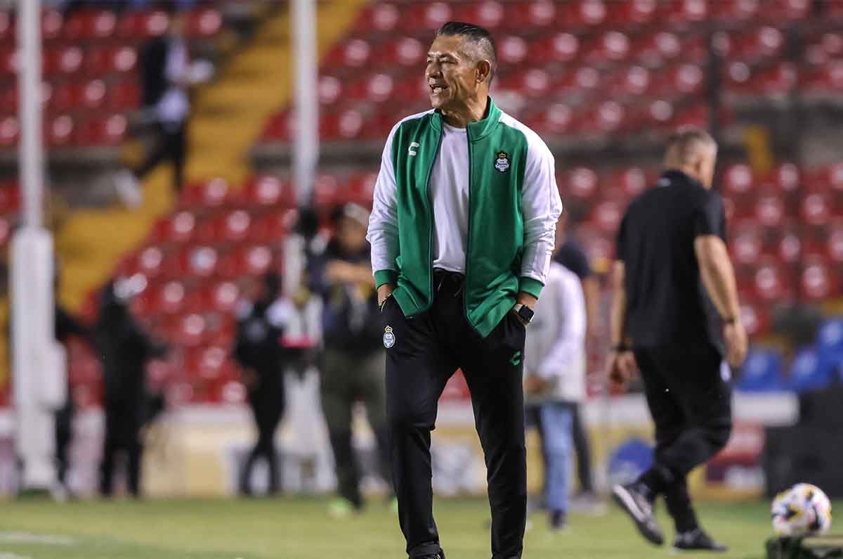 ¿Quién reemplazará a Nacho Ambriz en Santos Laguna? Comienzan a sonar nombres