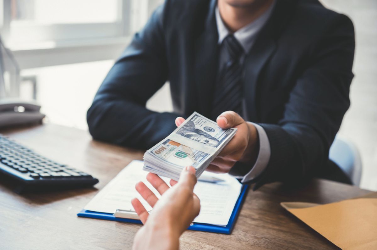 Ojo con los préstamos en diciembre: SAT puede multar a personas que presten dinero a familiares