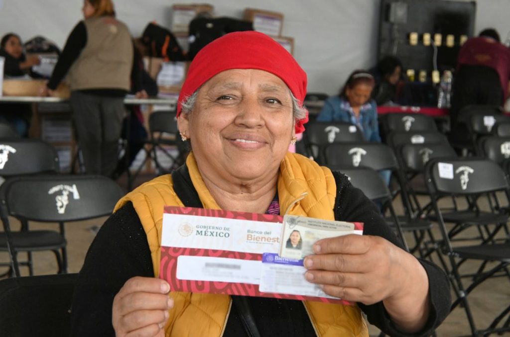 Pensión Mujeres Bienestar entrega de tarjetas