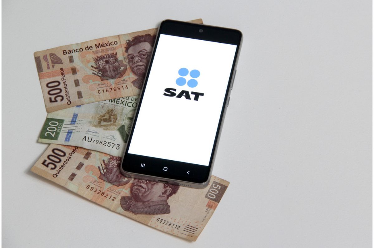 ¿Te puede multar el SAT por hacer depósitos a cuentas propias? ¡Toma tus precauciones!