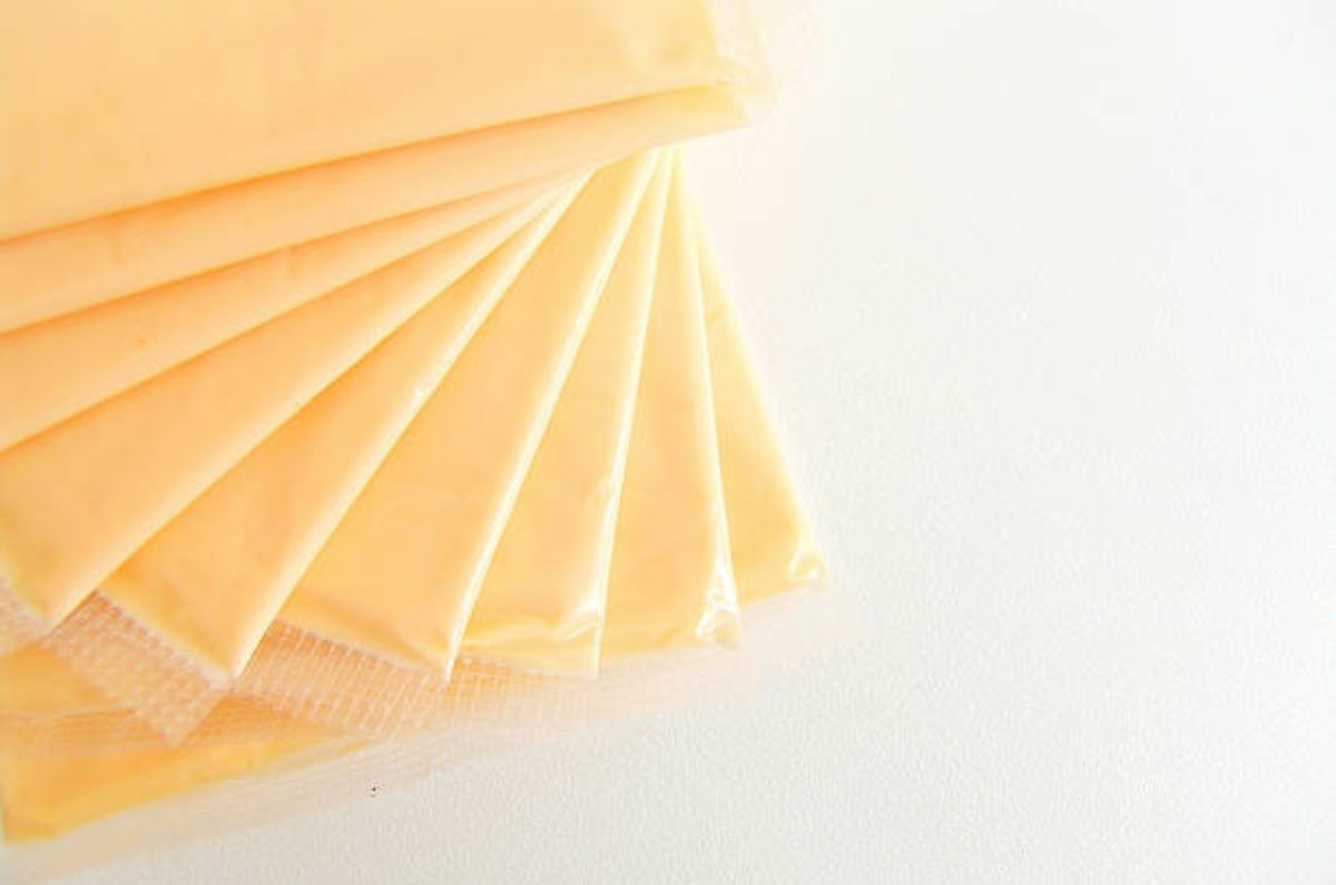 Profeco advierte: este ‘queso’ amarillo en realidad NO es queso y usa almidón