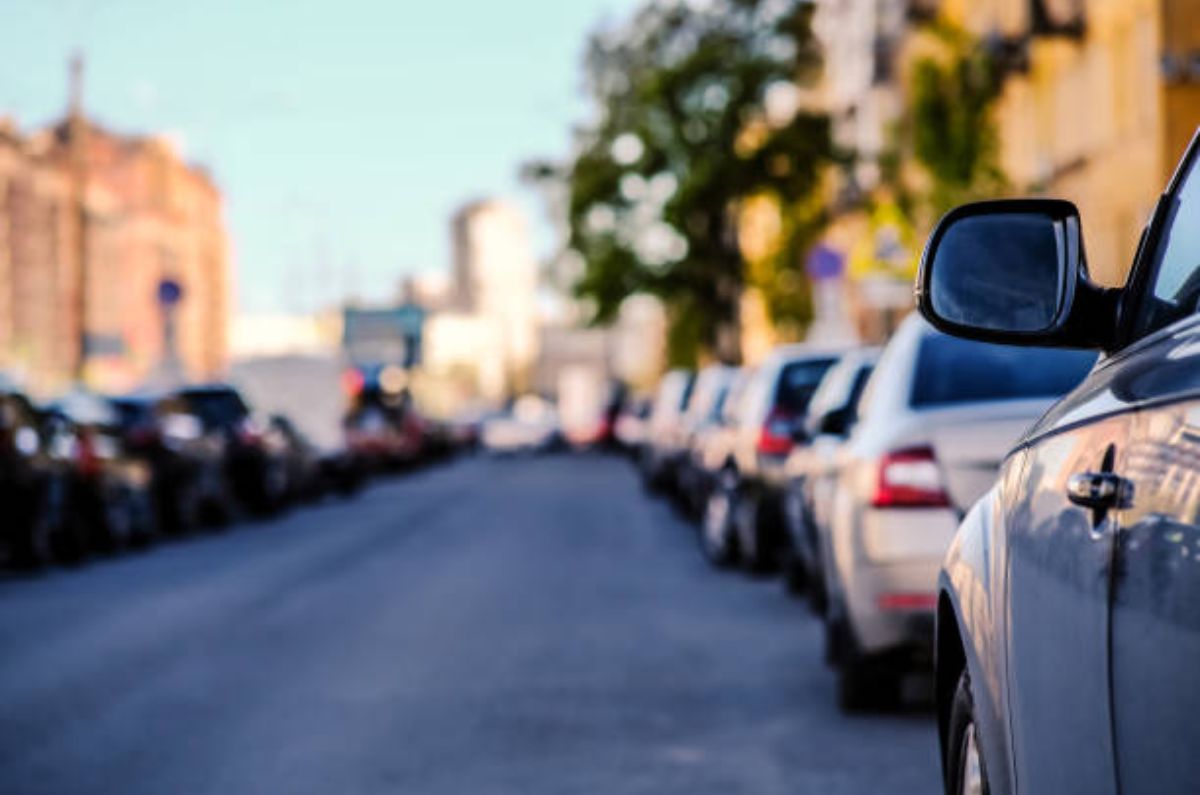 ¿Te estacionas en la banqueta? Esta es la nueva multa que deberás pagar