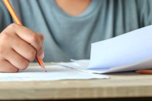 ¿Te pueden cancelar el examen por copiar? Esto se considera trampa en el ingreso al bachillerato