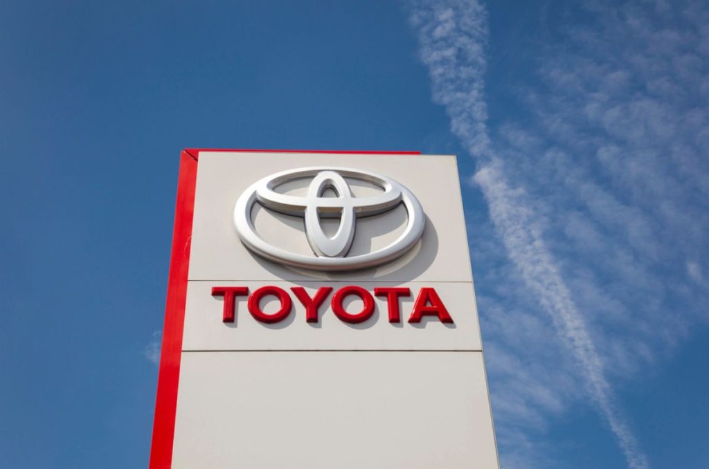 Profeco encuentra fallas en autos Toyota