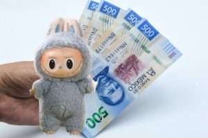 ¿Cuánto puedes ganar revendiendo Labubus? El negocio de los peluches virales