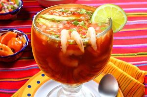 Truco para hacer cóctel con sabor a camarón… ¡sin usar camarón