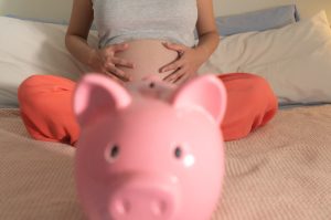 ¿Papás primerizos? Combate los gastos de tener un bebé con estos 3 consejos financieros