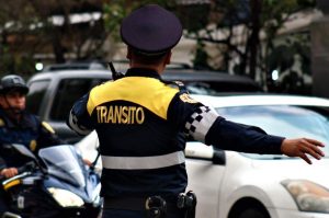 ¿Te quitaron tus placas por tapar su información? Así puedes recuperarlas en CDMX
