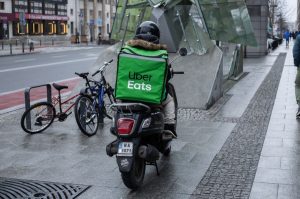 En junio inicia reforma para trabajadores de plataformas digitales ¿Qué beneficios tendrán?