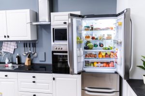 ¿Pegas tu refrigerador a la pared? Estas son algunas razones para dejar de hacerlo