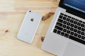 ¿Ya las conocías? Estas son todas las funciones que puedes activar desde la manzanita trasera de tu iPhone