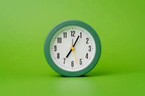 Proponen turnos de 7 horas como alternativa a la reforma: estos trabajadores serían los primeros en aplicarla