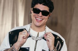 ¿Quieres vestir como Eduin Caz? Estas son las prendas de lujo de hasta $80,000 pesos que usa