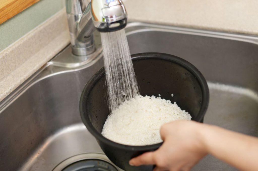 Lavar el arroz antes de cocinarlo es bueno