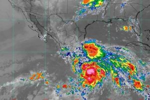 Erick ya es huracán categoría 1: Seguirá evolucionando antes de tocar tierra
