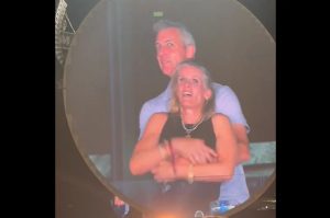 ¿Cuánto ganaba Kristin Cabot? El jugoso salario de la RH captada con el CEO en concierto