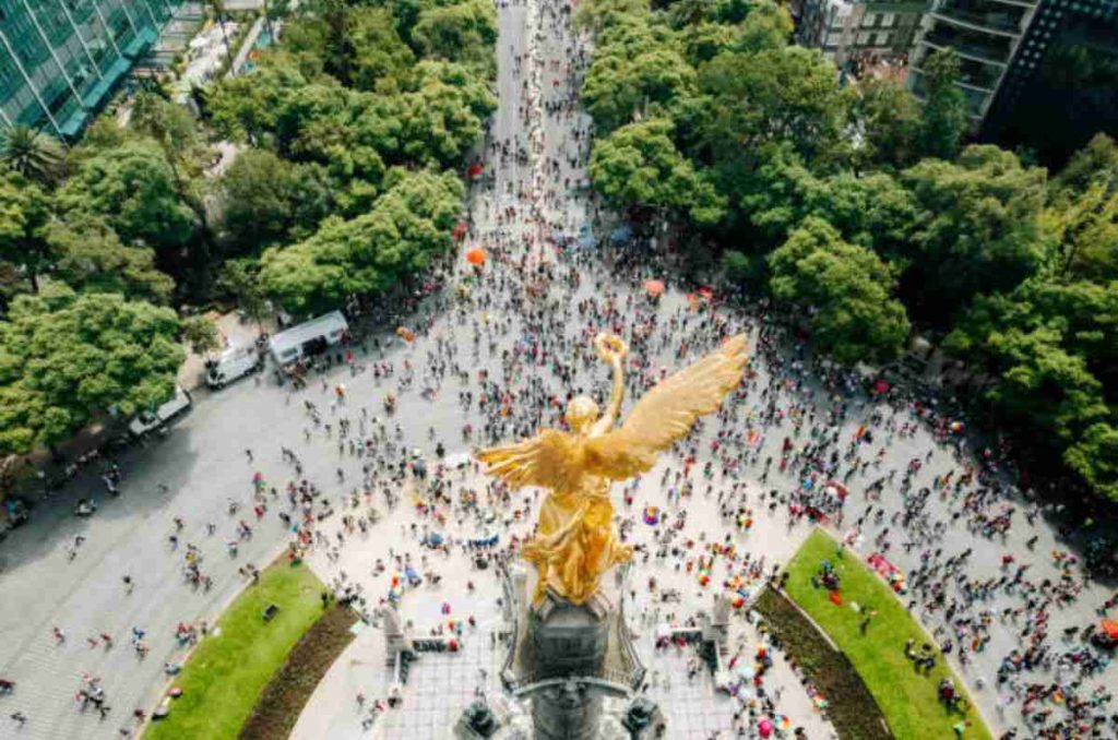 Desde movilizaciones sociales hasta funciones de lucha libre y espectáculos culturales, este 25 de julio la CDMX tendrá calles activas todo el día. Aquí te contamos qué pasará y dónde.
