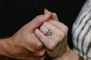 ¿Cuánto costó el anillo de compromiso de Taylor Swift en pesos mexicanos?