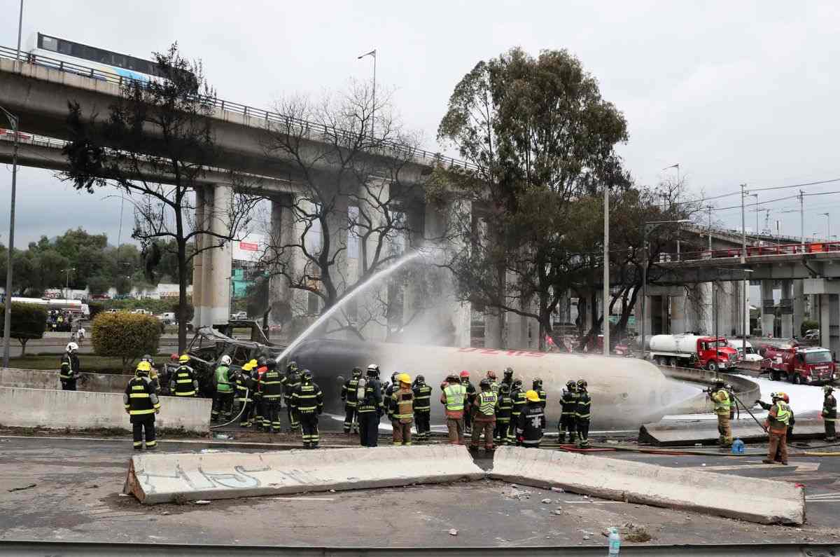 Ajustan a 29 la cifra de muertos por la explosión de un camión de gas en Ciudad de México