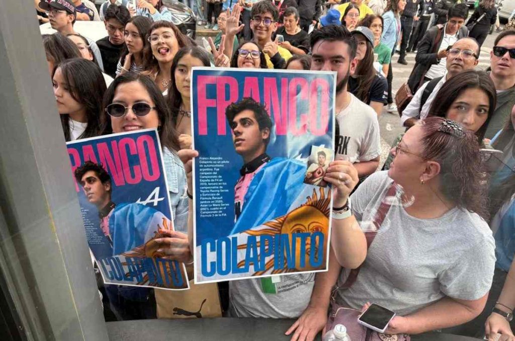 Fans de Franco Colapinto en CDMX