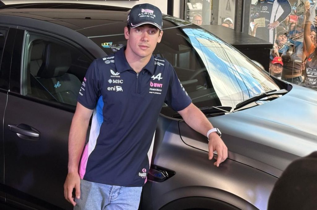 Franco Colapinto presenta el nuevo Renault