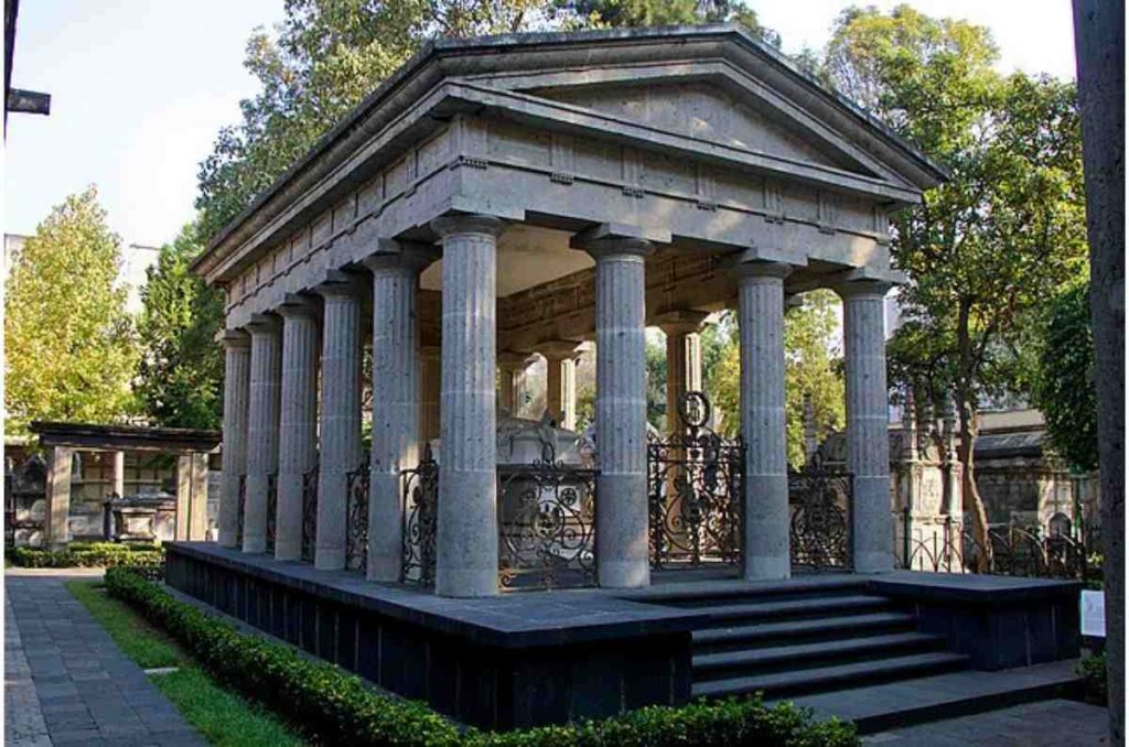 Museo y Panteon San Fernando