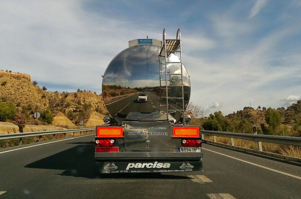 Semovi anuncia nueva licencia para vehículos de transporte de sustancias tóxicas: Estos son los requisitos