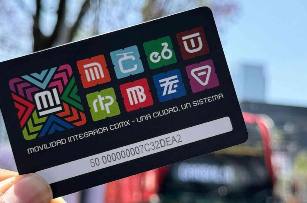 La Tarjeta de Movilidad Integrada es solo un medio de pago para transporte, pero muchos se preguntan si deben reportar sus recargas al SAT. Esto es lo que dice la ley y en qué casos sí podrías tener problemas fiscales.