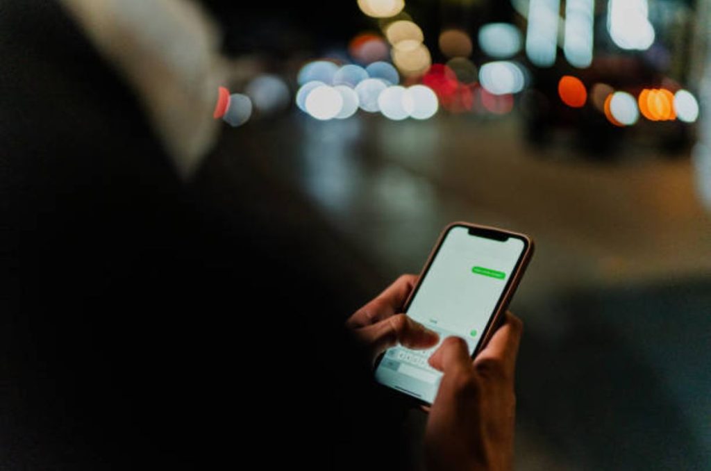 Ten cuidado al usar WhatsApp: evita enviar o escanear estos documentos si no quieres que usen tu información personal.