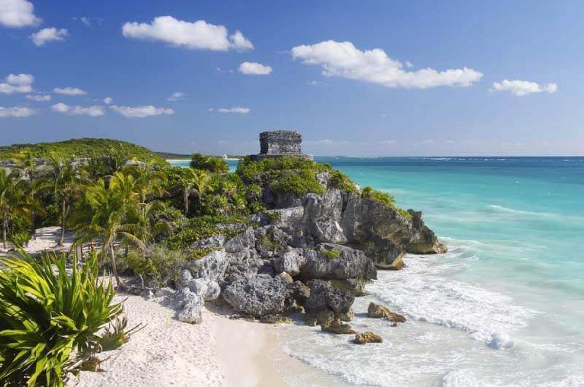¿Cuántos salarios mínimos necesitas para viajar a Tulum en 2025?