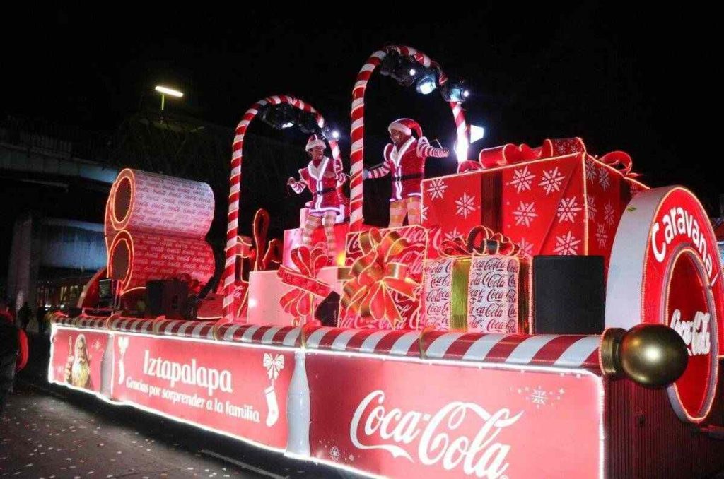 La Caravana Navideña de Coca-Cola 2025 no permite rentar carros alegóricos, pero aquí te contamos por qué y cuánto cuesta uno.