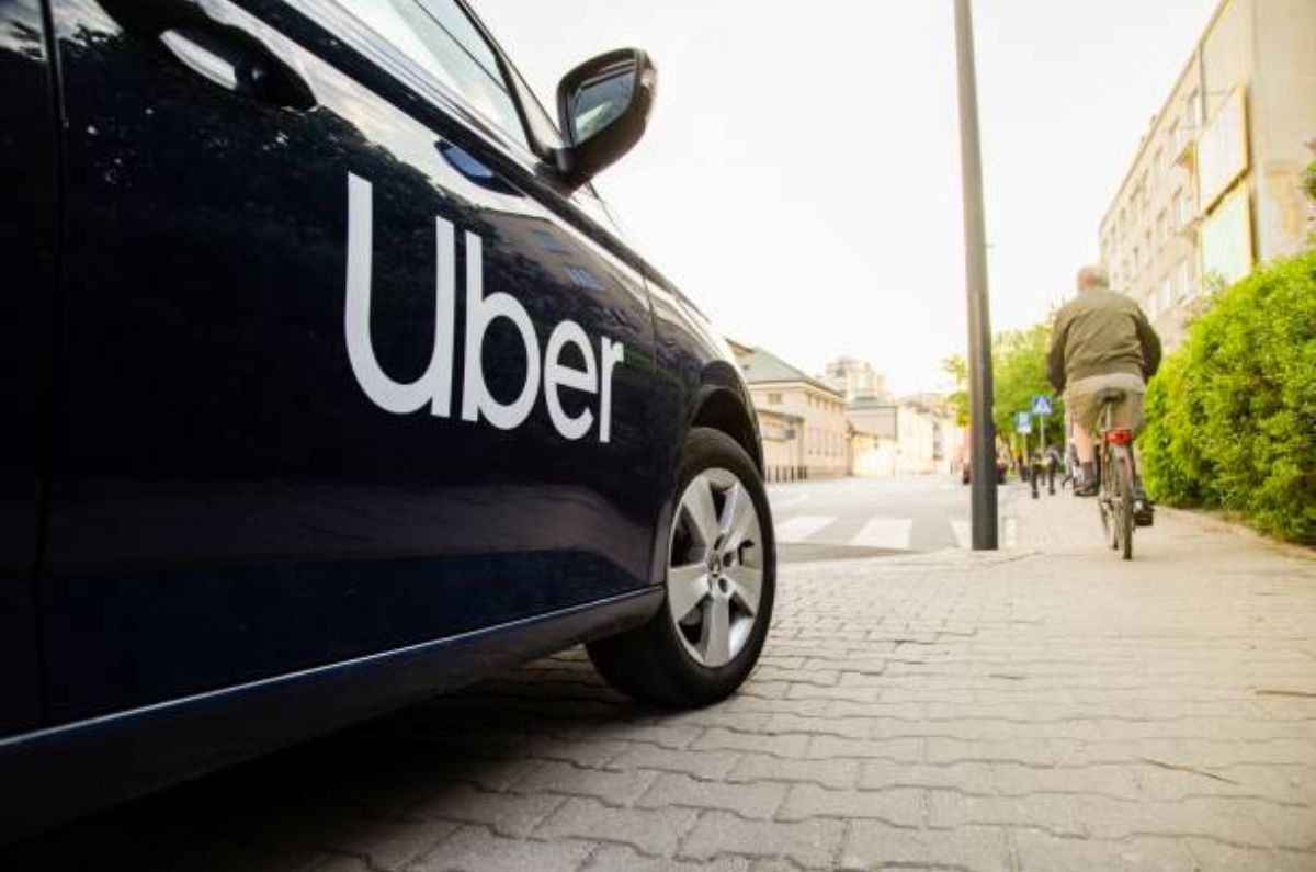 Retroceso oficial: el Gobierno confirma que Uber no podrá prestar servicios en aeropuertos