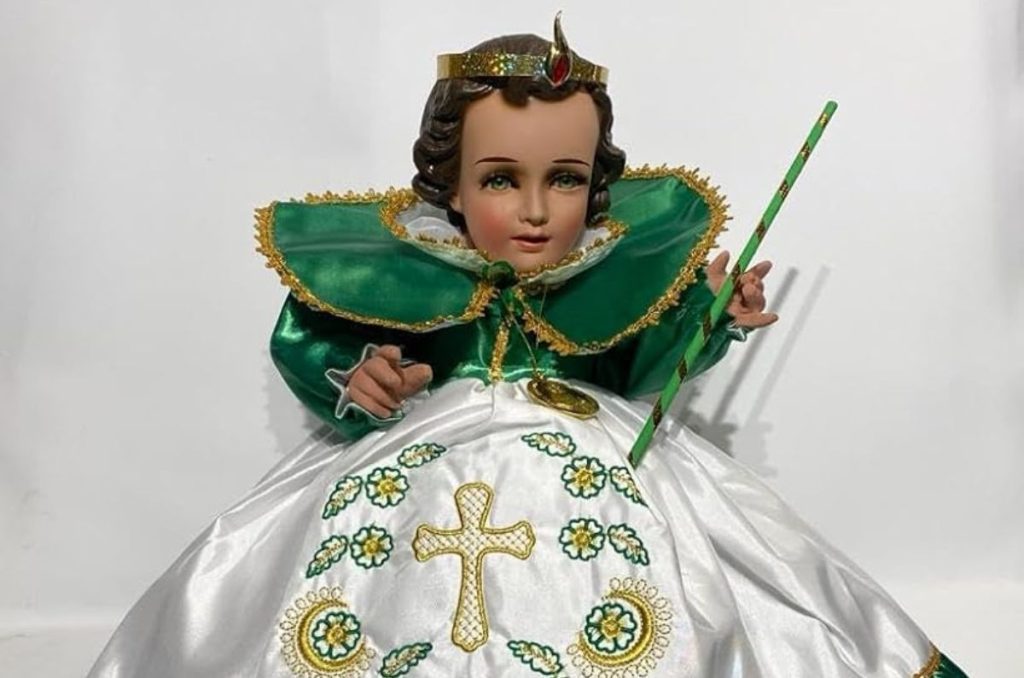 No existe multa por vestir al Niño Dios con atuendos como el del América o San Judas Tadeo. La Iglesia recomienda hacerlo con respeto y sentido espiritual, pero no impone sanciones legales ni eclesiásticas.
