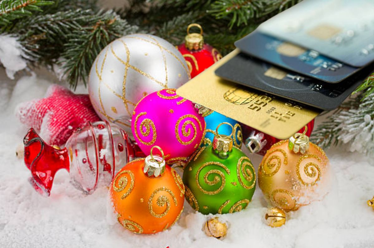 Tendencias navideñas 2025: los colores en esferas que reemplazan al clásico rojo y blanco