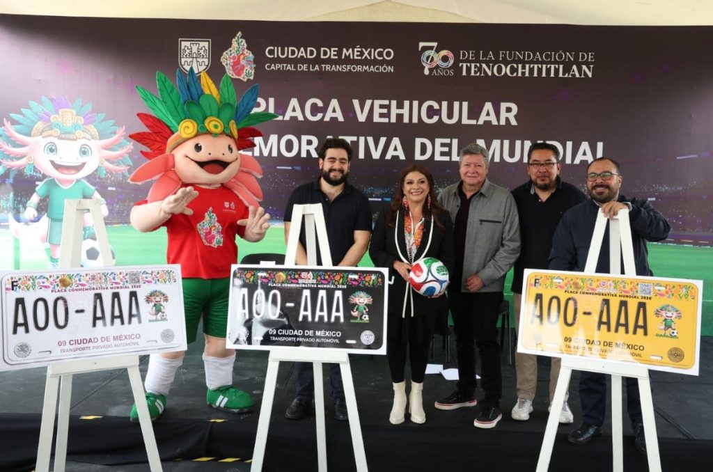 CDMX presenta sus placas vehiculares conmemorativas