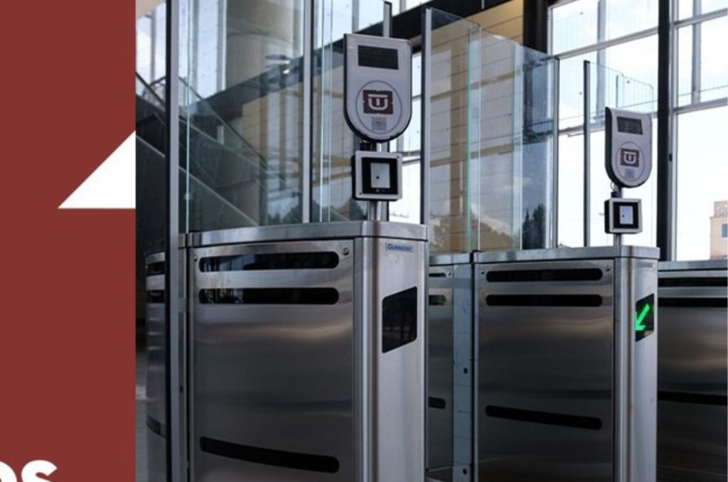 Torniquetes de acceso al Tren Interurbano