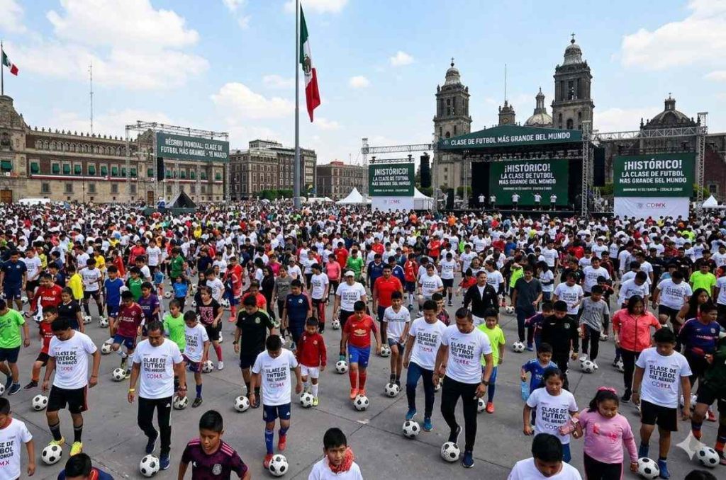 ¿Vas a participar en La Clase de Futbol Más Grande del Mundo? Así debes hacer tu registro obligatorio