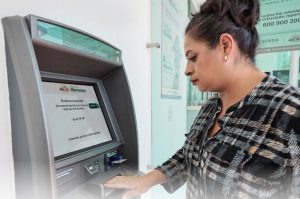 Comienza la entrega de tarjetas de la Pensión Bienestar ¿Se debe activar para recibir tu dinero?